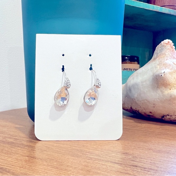 Drop Earrings | Costume Jewelry - Picture 2 of 4